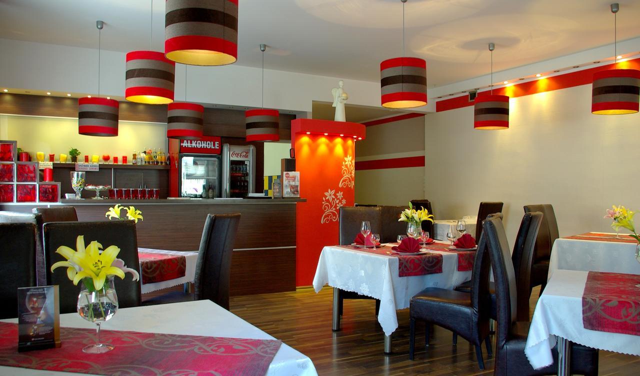 Centrum Slupca Bagian luar foto